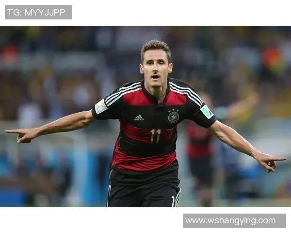 德国前男子足球明星的辉煌历程与对足球的深远影响分析